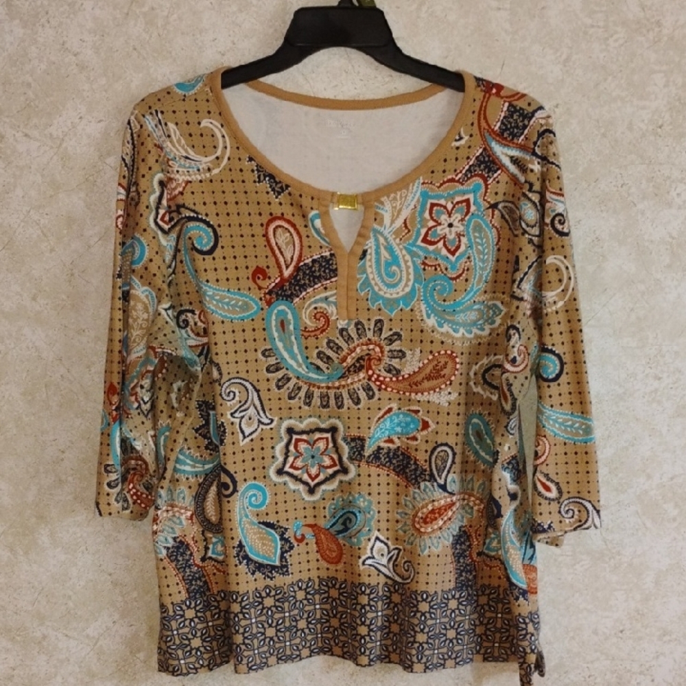 ❤️ DEAL 3/$20           Kim Rogers Tan Paisley Top, Size 2XL.